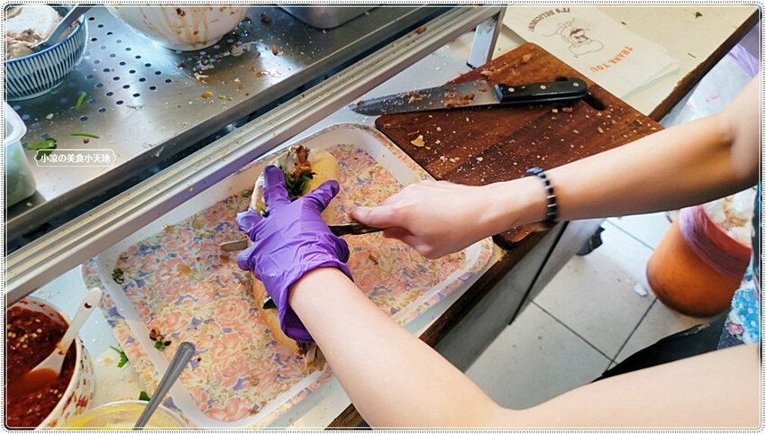 隱藏第三市場人氣必吃排隊美食！！越南麵包塞入滿滿餡料，嗜辣必加、爽脆香辣口感絕對大滿足！！