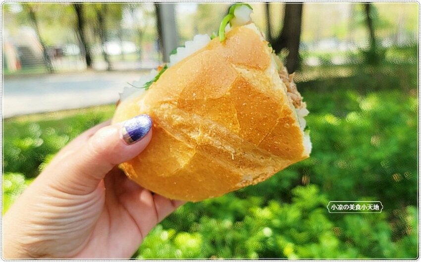 隱藏第三市場人氣必吃排隊美食！！越南麵包塞入滿滿餡料，嗜辣必加、爽脆香辣口感絕對大滿足！！