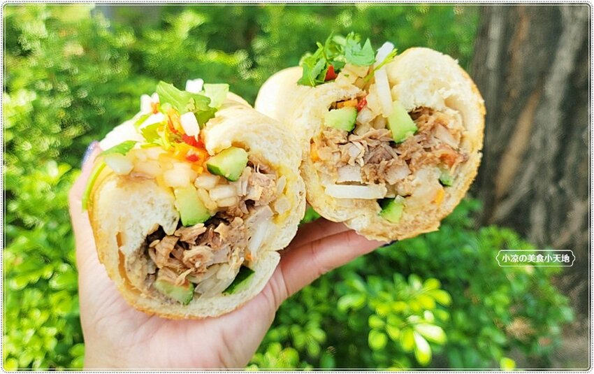 隱藏第三市場人氣必吃排隊美食！！越南麵包塞入滿滿餡料，嗜辣必加、爽脆香辣口感絕對大滿足！！