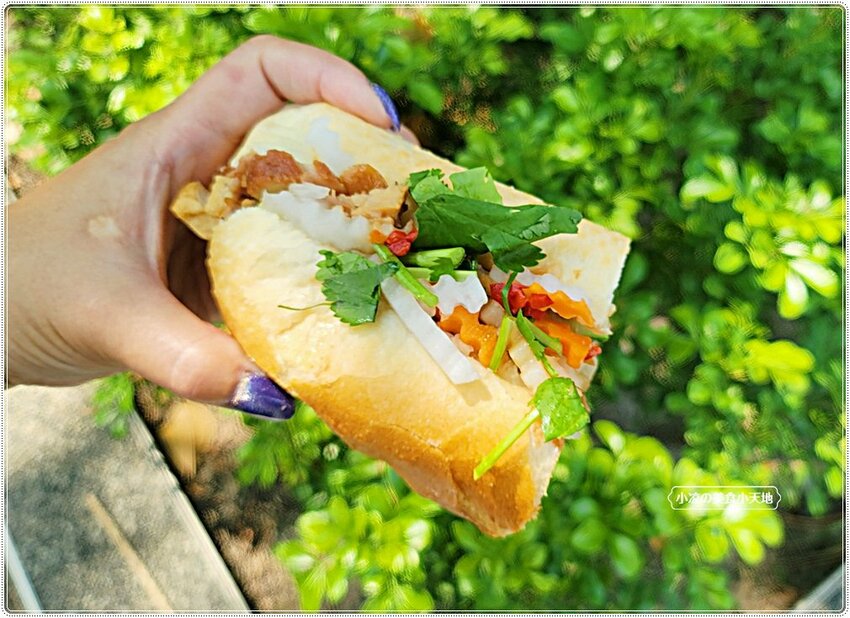 隱藏第三市場人氣必吃排隊美食！！越南麵包塞入滿滿餡料，嗜辣必加、爽脆香辣口感絕對大滿足！！