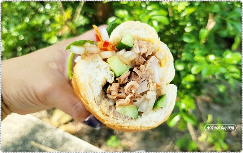 隱藏第三市場人氣必吃排隊美食！！越南麵包塞入滿滿餡料，嗜辣必加、爽脆香辣口感絕對大滿足！！