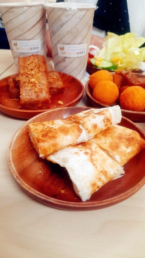 美食 ░ 網友推薦全台十大連鎖早午餐_ 早安公雞農場晨食 , 高雄必吃早午餐克雞腿老麵堡_47.jpg