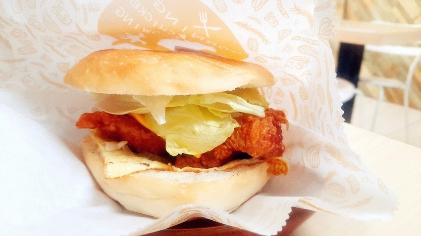 美食 ░ 網友推薦全台十大連鎖早午餐_ 早安公雞農場晨食 , 高雄必吃早午餐克雞腿老麵堡_43.jpg