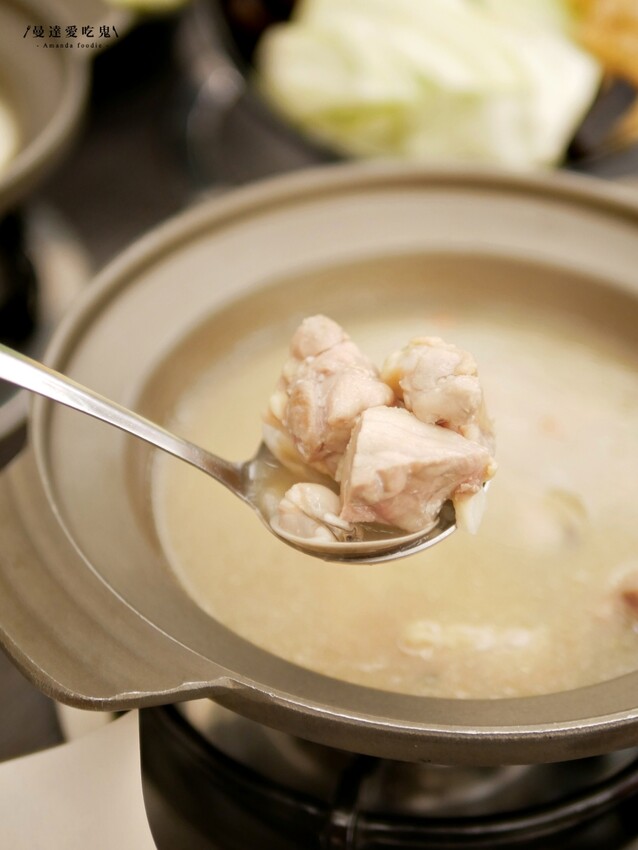 超厚工蔬果湯頭!隱藏在巷弄裡的好味道『貍偷聚門鍋物』一試成主顧蒜頭蛤蠣鍋吃起來!台南美食推薦|台南東區火鍋推薦|台南特色火鍋 - 曼達愛吃鬼