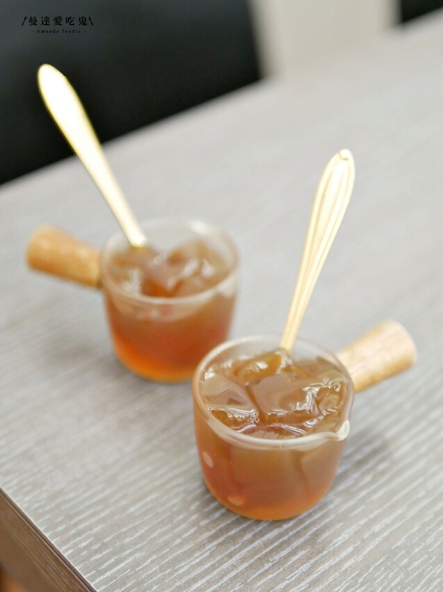 超厚工蔬果湯頭!隱藏在巷弄裡的好味道『貍偷聚門鍋物』一試成主顧蒜頭蛤蠣鍋吃起來!台南美食推薦|台南東區火鍋推薦|台南特色火鍋 - 曼達愛吃鬼