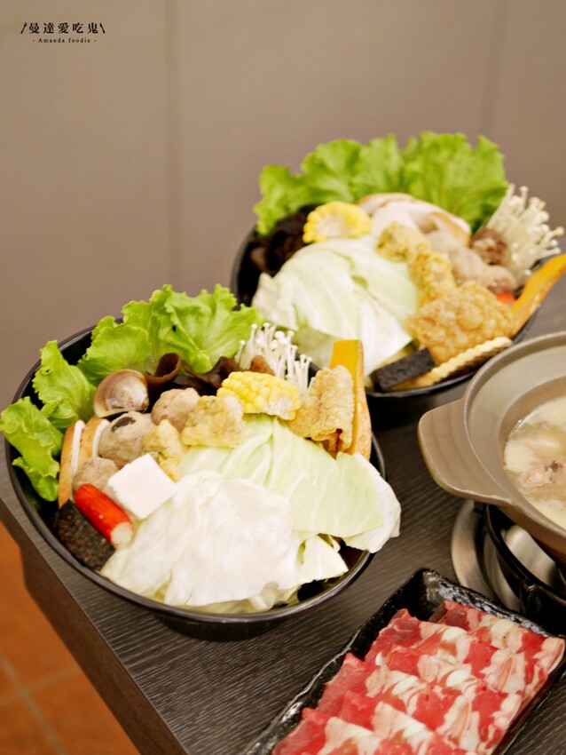 超厚工蔬果湯頭!隱藏在巷弄裡的好味道『貍偷聚門鍋物』一試成主顧蒜頭蛤蠣鍋吃起來!台南美食推薦|台南東區火鍋推薦|台南特色火鍋 - 曼達愛吃鬼