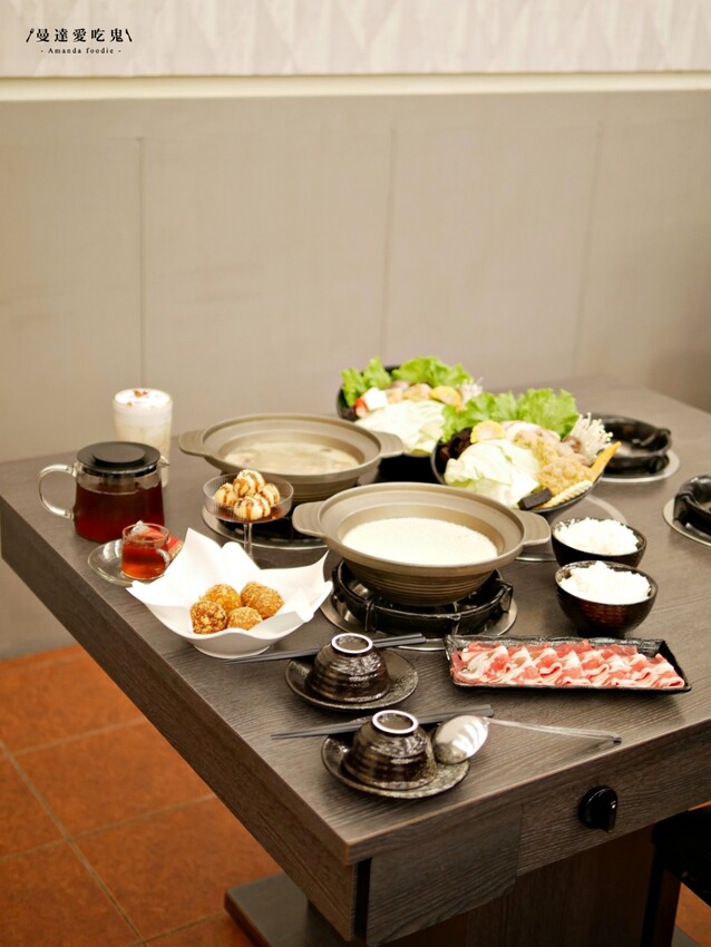 超厚工蔬果湯頭!隱藏在巷弄裡的好味道『貍偷聚門鍋物』一試成主顧蒜頭蛤蠣鍋吃起來!台南美食推薦|台南東區火鍋推薦|台南特色火鍋 - 曼達愛吃鬼