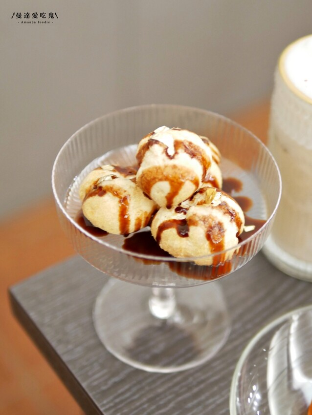 超厚工蔬果湯頭!隱藏在巷弄裡的好味道『貍偷聚門鍋物』一試成主顧蒜頭蛤蠣鍋吃起來!台南美食推薦|台南東區火鍋推薦|台南特色火鍋 - 曼達愛吃鬼