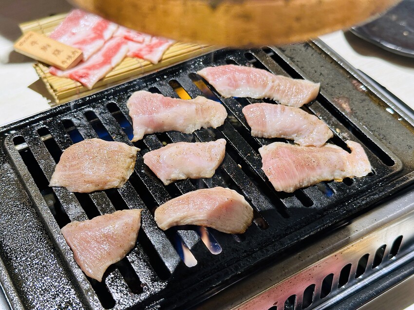 【牛燒肉Yakiniku】新北新店燒肉推薦！「豪華海陸雙人餐