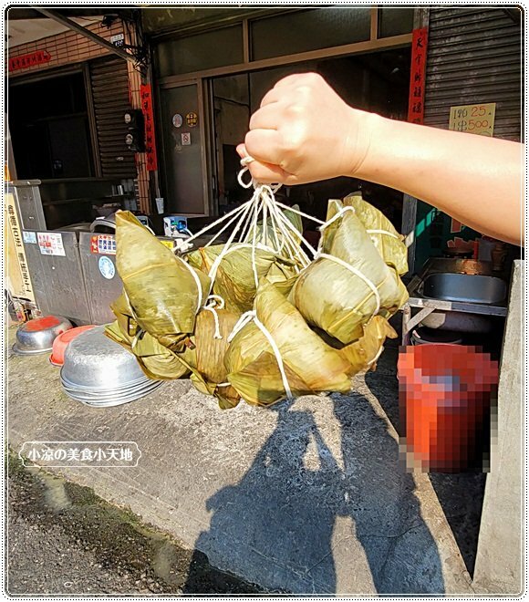 在地飄香30幾年古早味肉粽，現場手工現包現蒸、還沒端午節人潮就不少！！！