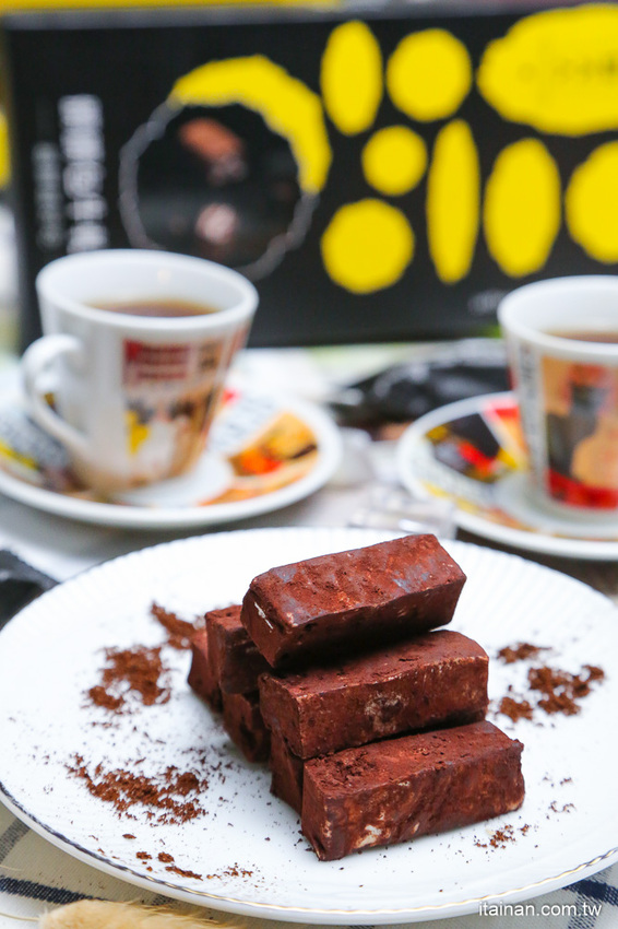 這款甜點超療癒!!陪你宅在家不無聊!越髒越好吃的「鬆獅大人」髒髒包牛軋糖,顛覆傳統口味像餅乾像糖果又像巧克力!! - 台南好Food遊