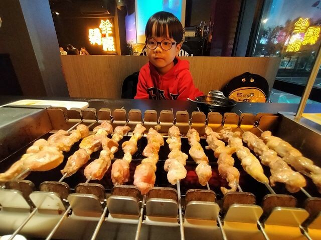 羊騷殿|台北西門町美食.羊肉串自動燒烤機.串燒美味輕鬆吃!
