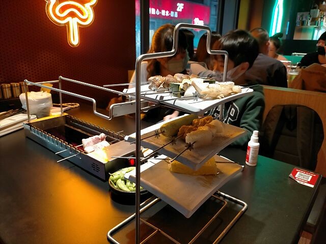 羊騷殿|台北西門町美食.羊肉串自動燒烤機.串燒美味輕鬆吃!