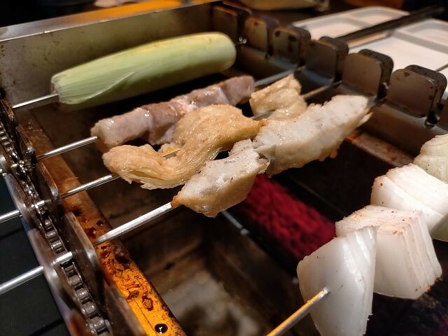 羊騷殿|台北西門町美食.羊肉串自動燒烤機.串燒美味輕鬆吃!