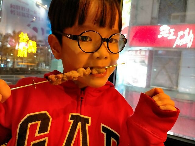 羊騷殿|台北西門町美食.羊肉串自動燒烤機.串燒美味輕鬆吃!