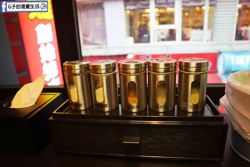 西門羊騷殿台灣第一家羊肉串自動燒烤.羊騷殿.台北美食.西門町.生啤酒.球賽轉播餐廳.動燒烤.無煙燒烤 西門羊騷殿台灣第一家羊肉串自動燒烤.羊騷殿.台北美食.西門町.生啤酒.球賽轉播餐廳.動燒烤.無煙燒烤