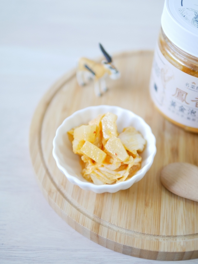 宅配美食｜白飯殺手來啦『名菜屋』加入清甜水果元素的爽口泡菜，讓人無法自拔的團購美食推薦！網購開箱｜泡菜推薦 - 曼達愛吃鬼