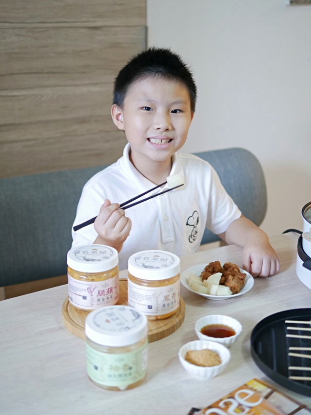 宅配美食｜白飯殺手來啦『名菜屋』加入清甜水果元素的爽口泡菜，讓人無法自拔的團購美食推薦！網購開箱｜泡菜推薦 - 曼達愛吃鬼