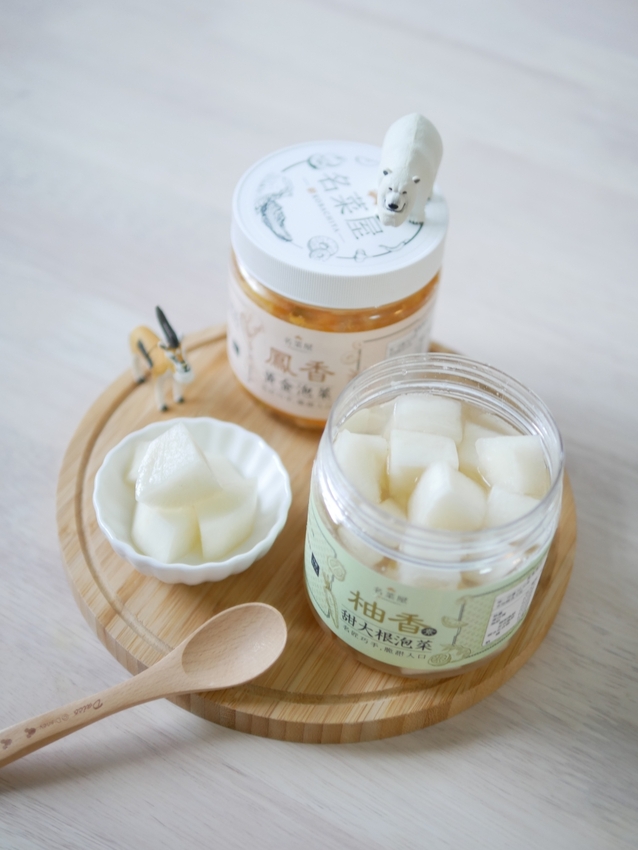 宅配美食｜白飯殺手來啦『名菜屋』加入清甜水果元素的爽口泡菜，讓人無法自拔的團購美食推薦！網購開箱｜泡菜推薦 - 曼達愛吃鬼