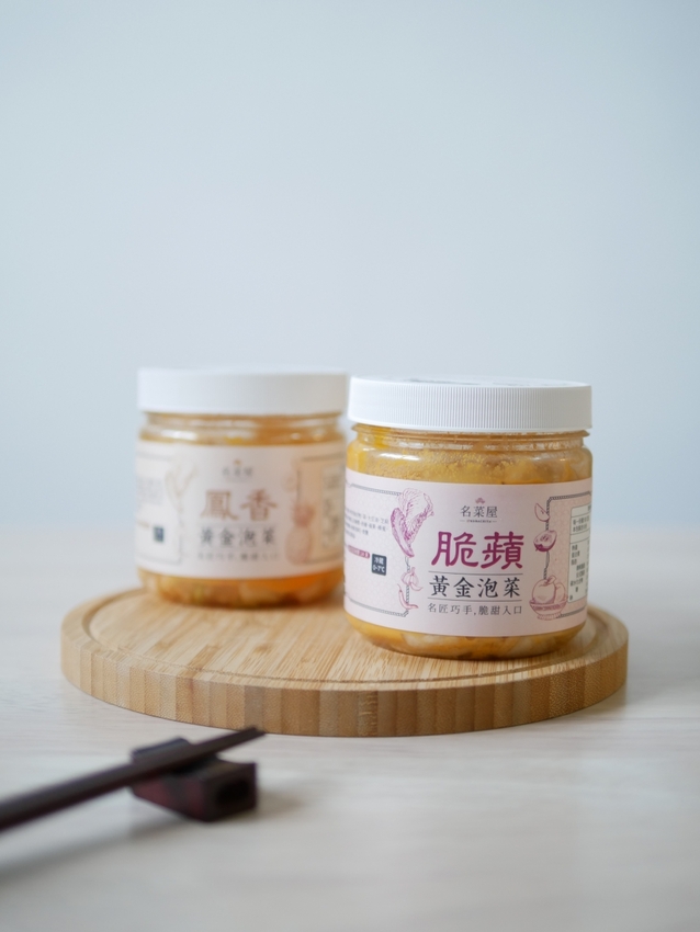 宅配美食｜白飯殺手來啦『名菜屋』加入清甜水果元素的爽口泡菜，讓人無法自拔的團購美食推薦！網購開箱｜泡菜推薦 - 曼達愛吃鬼