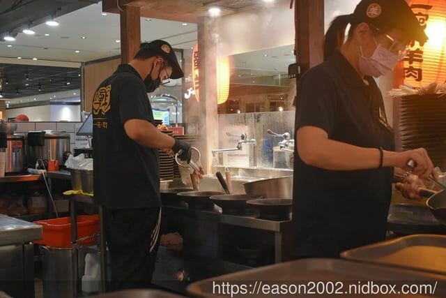 新莊美食 | 蜀羊-一碗小羊肉 新莊宏匯廣場7樓美食街 湯頭清甜甘醇 羊肉肉質軟嫩 吃起來沒有羊騷味 -  就是這樣。吃喝玩樂。愛漂亮部落格 - FashionGuide 華人時尚專業評鑑