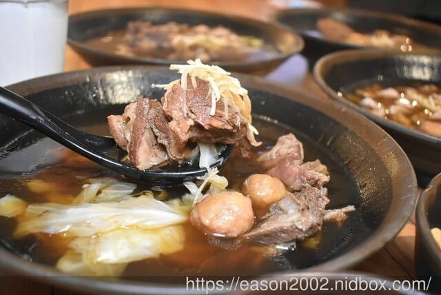 新莊美食 | 蜀羊-一碗小羊肉 新莊宏匯廣場7樓美食街 湯頭清甜甘醇 羊肉肉質軟嫩 吃起來沒有羊騷味 -  就是這樣。吃喝玩樂。愛漂亮部落格 - FashionGuide 華人時尚專業評鑑