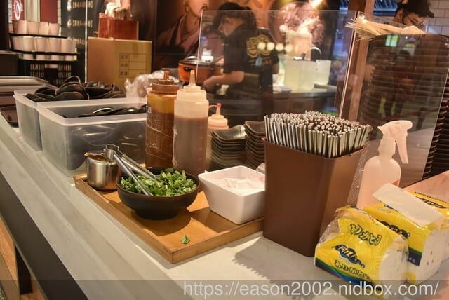 新莊美食 | 蜀羊-一碗小羊肉 新莊宏匯廣場7樓美食街 湯頭清甜甘醇 羊肉肉質軟嫩 吃起來沒有羊騷味 -  就是這樣。吃喝玩樂。愛漂亮部落格 - FashionGuide 華人時尚專業評鑑