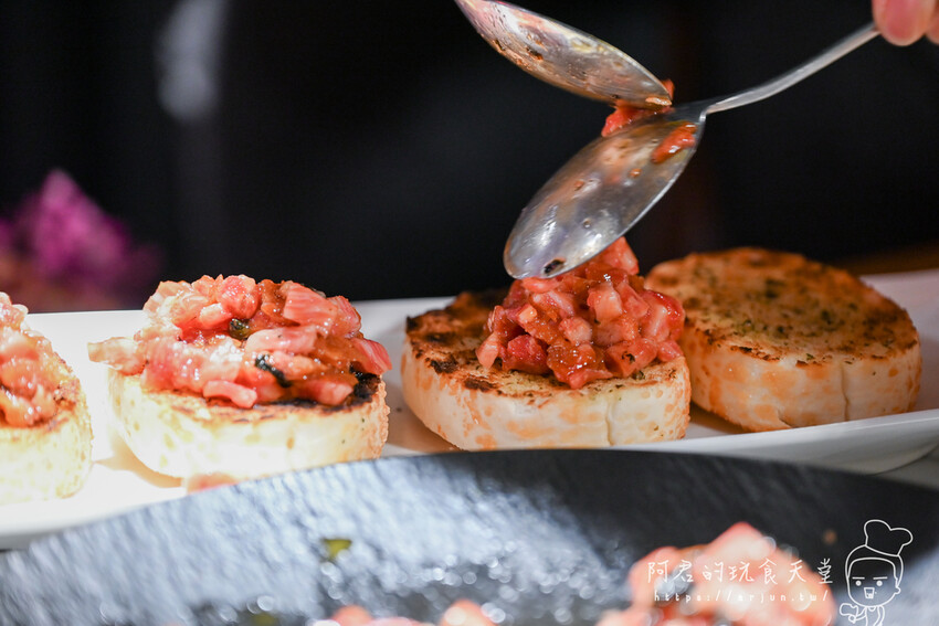 【台中】Eartha燒肉餐酒館|不只餐點浮誇!專屬桌邊服務,只要等著大口吃肉的五星享受 » 阿君的玩食天堂