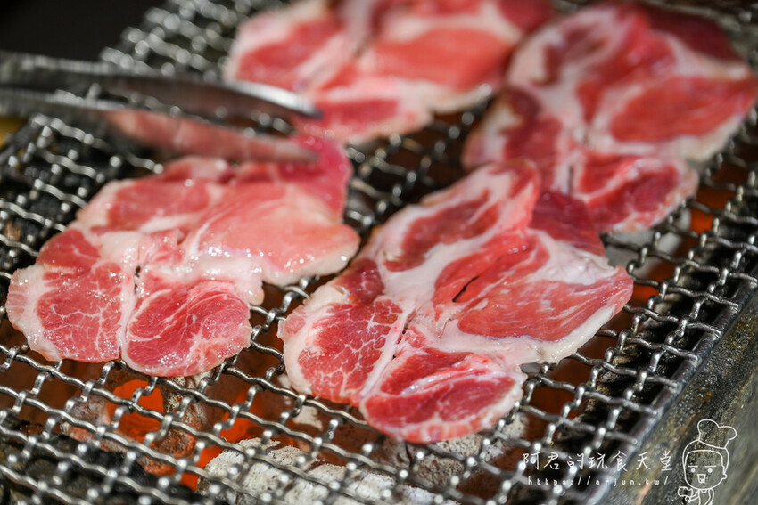 【台中】Eartha燒肉餐酒館|不只餐點浮誇!專屬桌邊服務,只要等著大口吃肉的五星享受 » 阿君的玩食天堂