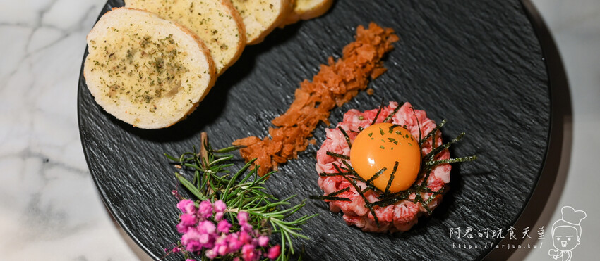 【台中】Eartha燒肉餐酒館|不只餐點浮誇!專屬桌邊服務,只要等著大口吃肉的五星享受 » 阿君的玩食天堂