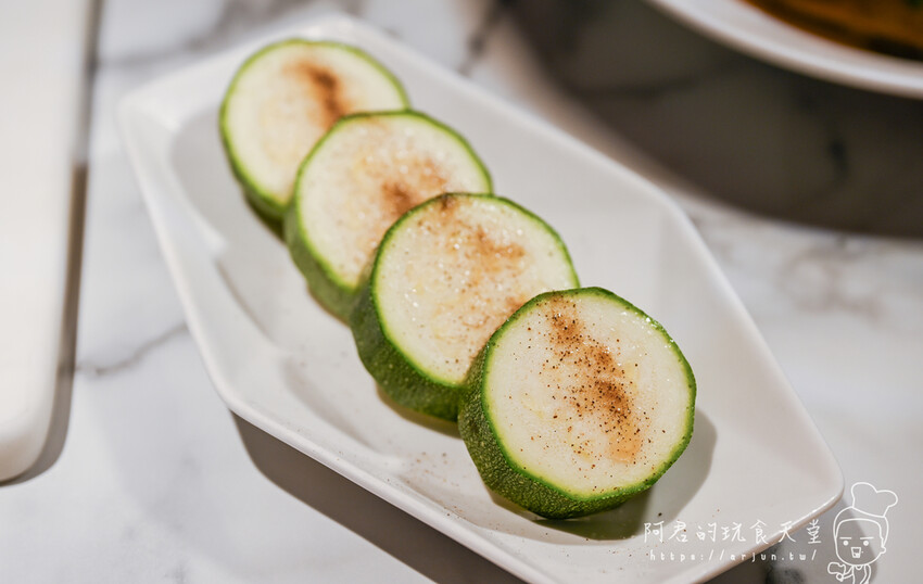 【台中】Eartha燒肉餐酒館|不只餐點浮誇!專屬桌邊服務,只要等著大口吃肉的五星享受 » 阿君的玩食天堂