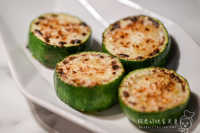 【台中】Eartha燒肉餐酒館|不只餐點浮誇!專屬桌邊服務,只要等著大口吃肉的五星享受 » 阿君的玩食天堂