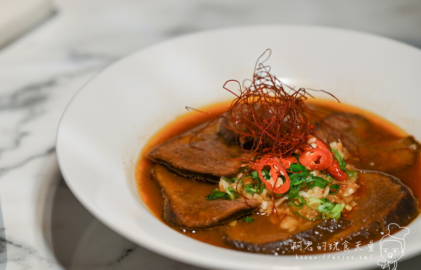 【台中】Eartha燒肉餐酒館|不只餐點浮誇!專屬桌邊服務,只要等著大口吃肉的五星享受 » 阿君的玩食天堂