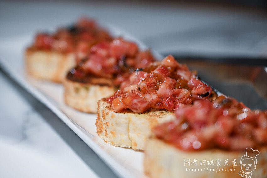 【台中】Eartha燒肉餐酒館|不只餐點浮誇!專屬桌邊服務,只要等著大口吃肉的五星享受 » 阿君的玩食天堂