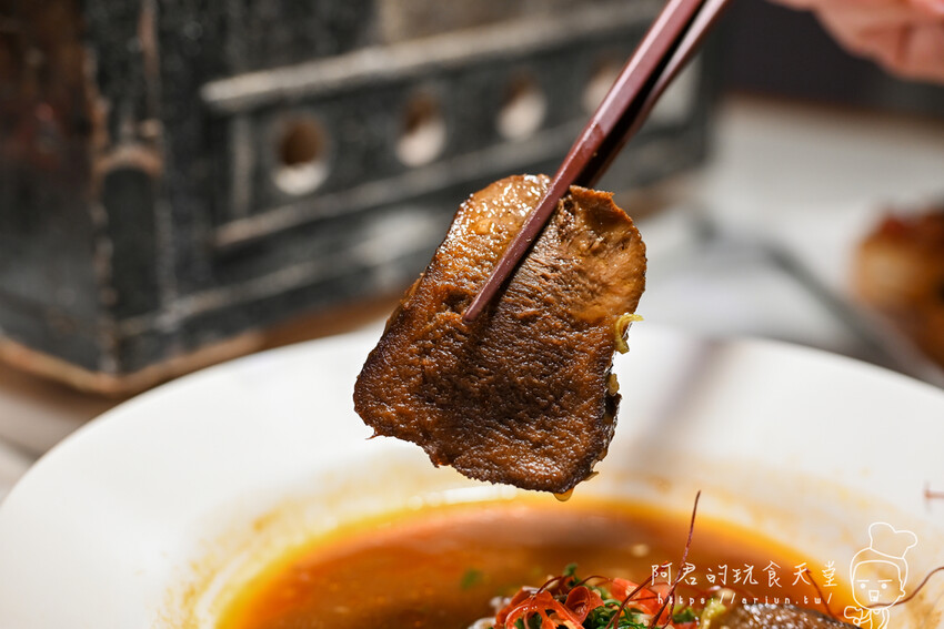 【台中】Eartha燒肉餐酒館|不只餐點浮誇!專屬桌邊服務,只要等著大口吃肉的五星享受 » 阿君的玩食天堂