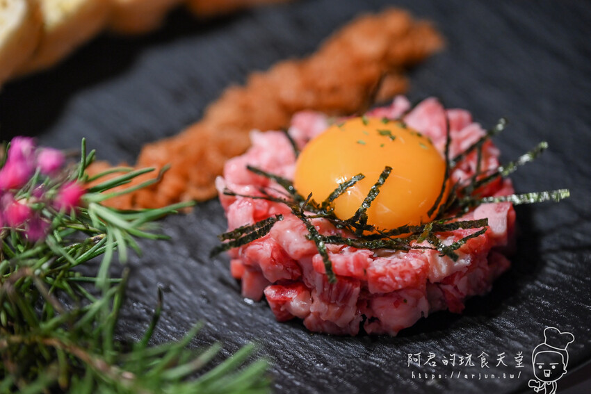 【台中】Eartha燒肉餐酒館|不只餐點浮誇!專屬桌邊服務,只要等著大口吃肉的五星享受 » 阿君的玩食天堂