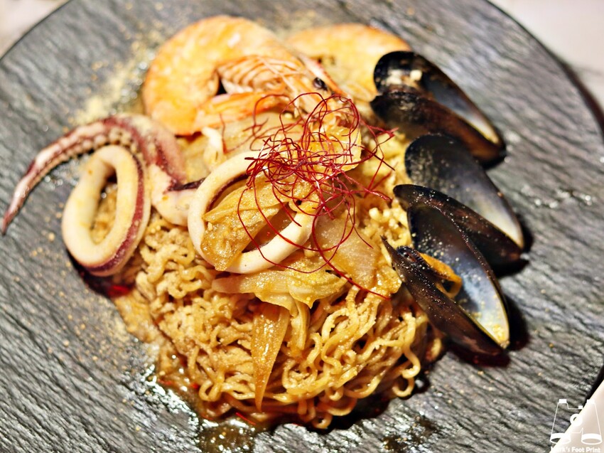 台中北區美食｜Eartha燒肉餐酒館，燒肉珠寶盒搭配精緻調酒，你的微醺放鬆好夥伴！