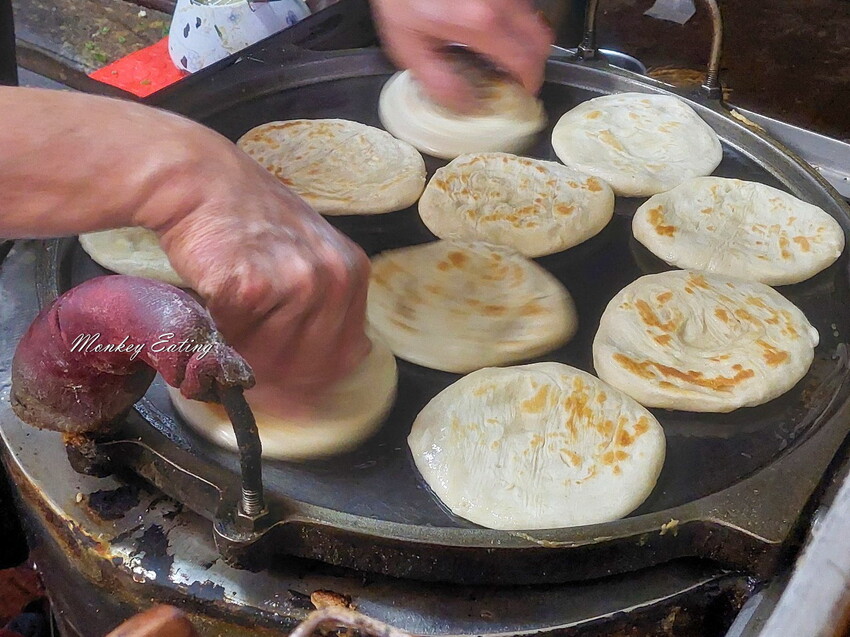 【台中東勢】老祖早餐灌蛋餅│40年老店純手工灌蛋餅,假日排隊人氣早餐,東勢小吃推薦 - 貪吃猴的幻想