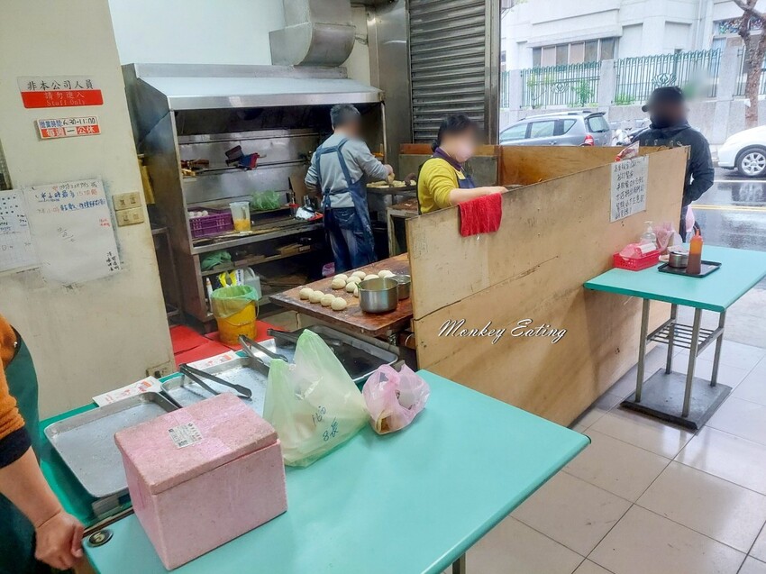 【台中東勢】老祖早餐灌蛋餅│40年老店純手工灌蛋餅,假日排隊人氣早餐,東勢小吃推薦 - 貪吃猴的幻想