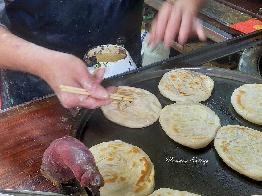 【台中東勢】老祖早餐灌蛋餅│40年老店純手工灌蛋餅,假日排隊人氣早餐,東勢小吃推薦 - 貪吃猴的幻想
