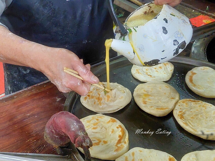 【台中東勢】老祖早餐灌蛋餅│40年老店純手工灌蛋餅,假日排隊人氣早餐,東勢小吃推薦 - 貪吃猴的幻想
