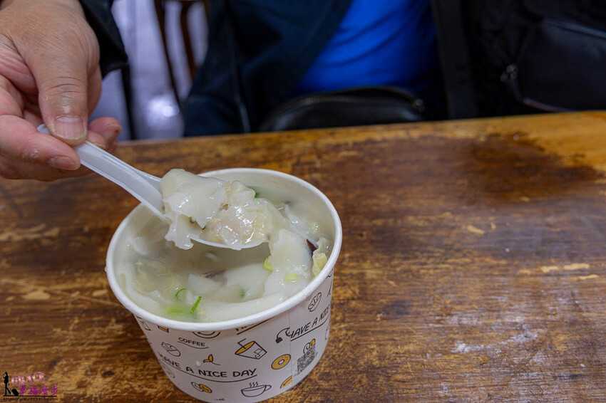 連江縣南竿鄉阿妹的店鼎邊糊–馬祖菜市場裡的人氣早餐,一整碗都是鮮美的海味