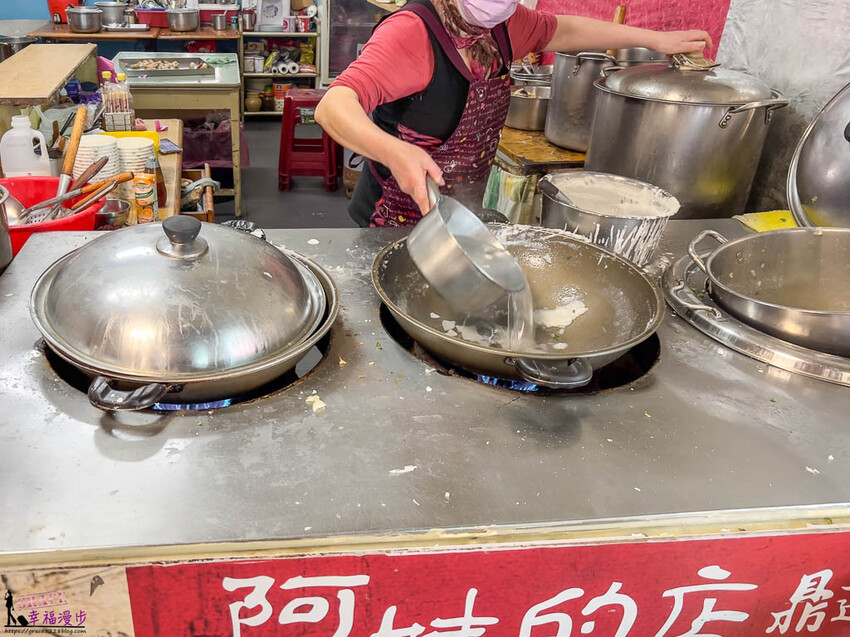 連江縣南竿鄉阿妹的店鼎邊糊–馬祖菜市場裡的人氣早餐,一整碗都是鮮美的海味