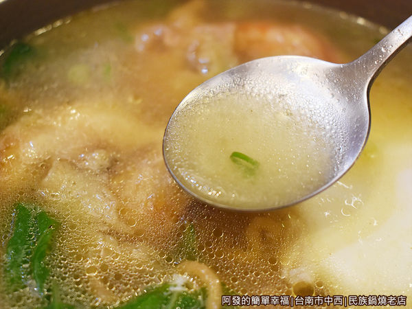民族鍋燒老店26-鍋燒意麵-湯頭.JPG