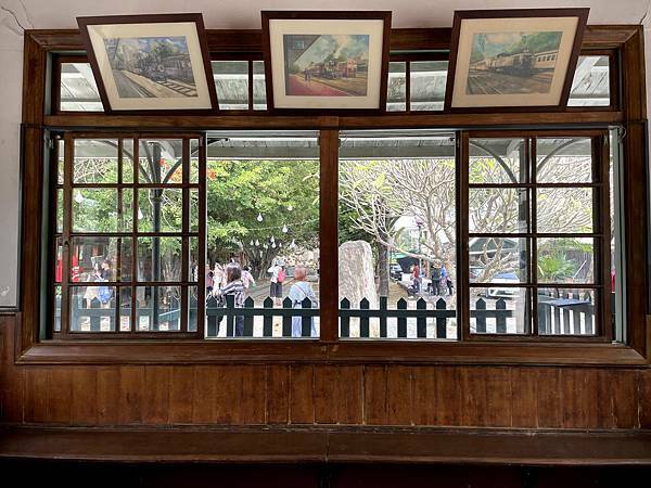 嘉義市北門驛│檜來嘉驛檜木列車：紅色懷舊檜木火車