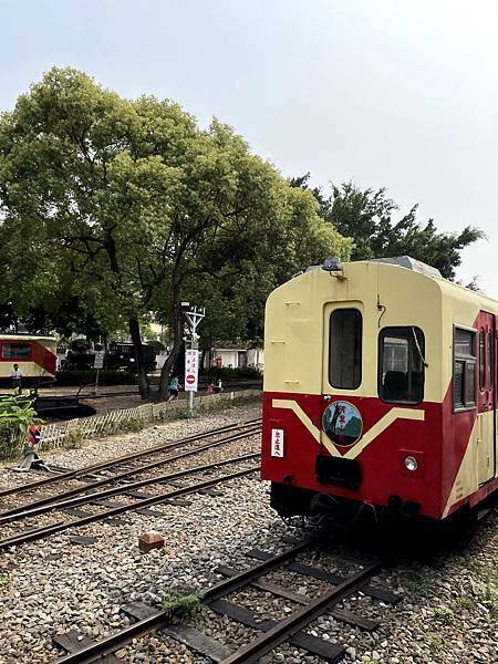 嘉義市北門驛│檜來嘉驛檜木列車：紅色懷舊檜木火車
