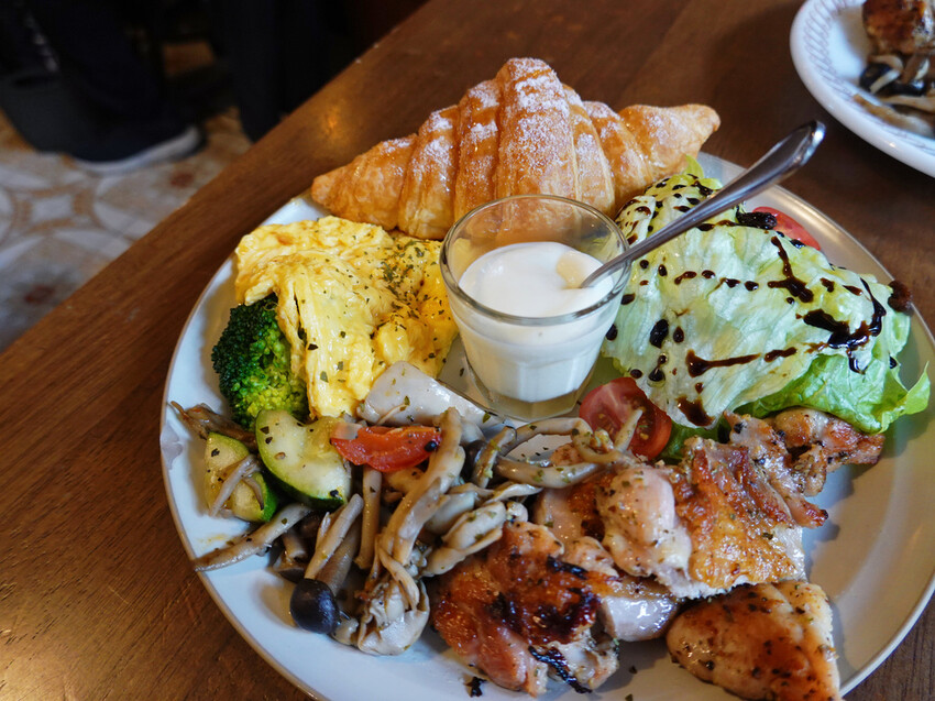 新北市板橋區新北板橋—旭舊咖啡Shiu Jiou｜細品懷舊老件的咖啡時光屋｜中山路、板橋大遠百、板新站、板橋體育場