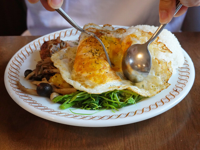 新北市板橋區新北板橋—旭舊咖啡Shiu Jiou｜細品懷舊老件的咖啡時光屋｜中山路、板橋大遠百、板新站、板橋體育場