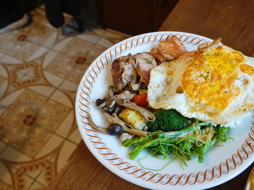 新北市板橋區新北板橋—旭舊咖啡Shiu Jiou｜細品懷舊老件的咖啡時光屋｜中山路、板橋大遠百、板新站、板橋體育場