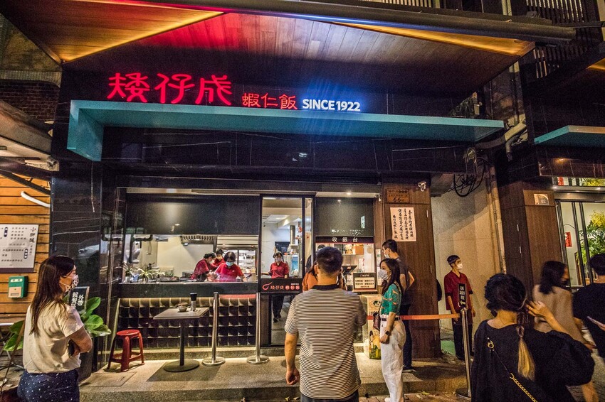 台南古早味推薦,矮仔成蝦仁飯傳承四代,百年老店必吃。